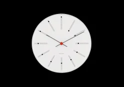 Arne Jacobsen Clocks Bankers Veggur Ø21 cm hvit/sort/rød