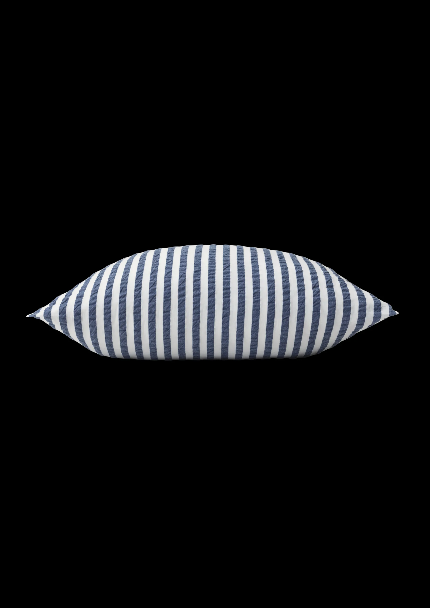 JUNA Bæk&Bølge Lines Putetrekk 63x60 cm mørk blå/hvit DK