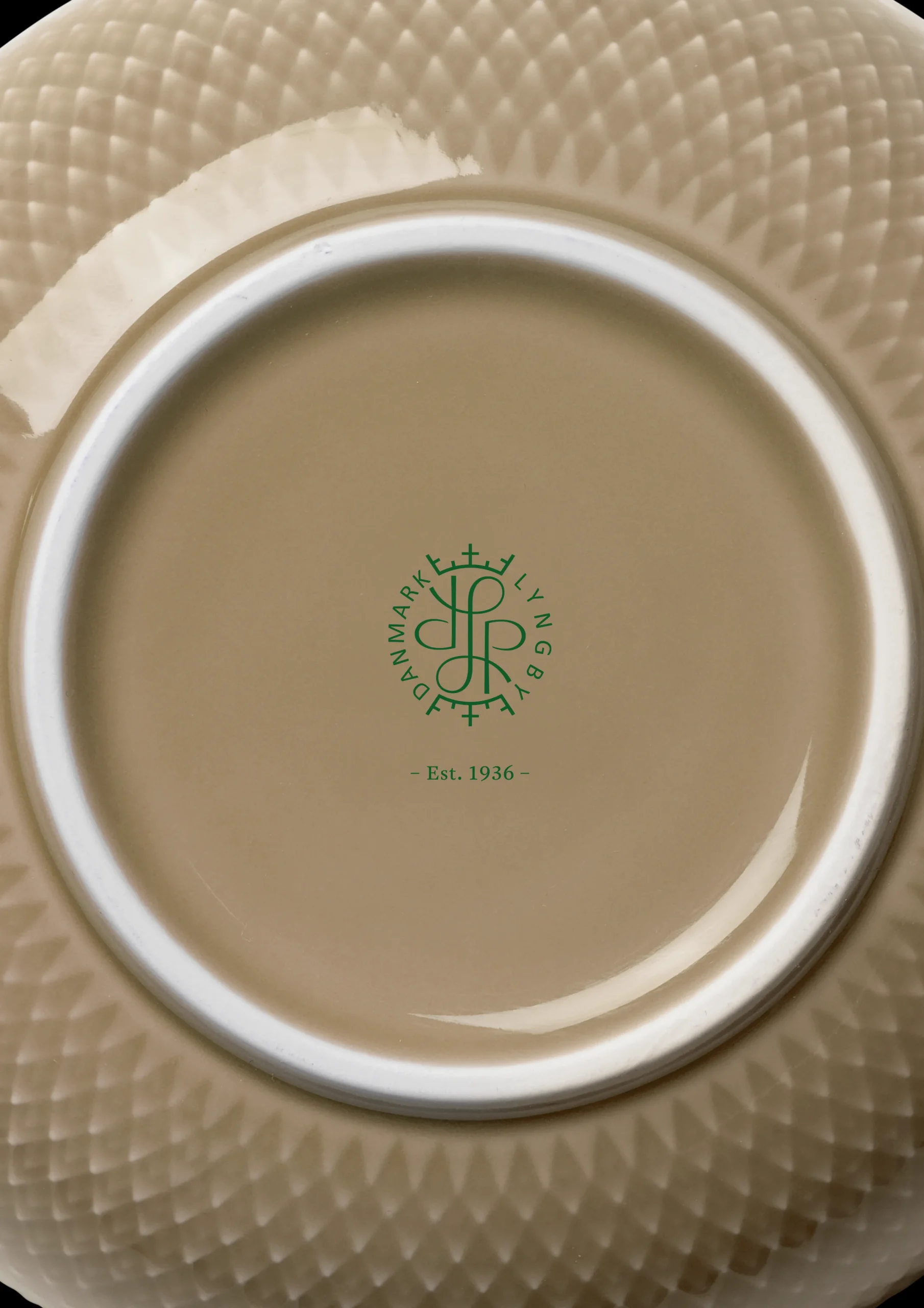 Lyngby Porcelæn Rhombe Earth Serveringsskål Ø17.5 cm clay